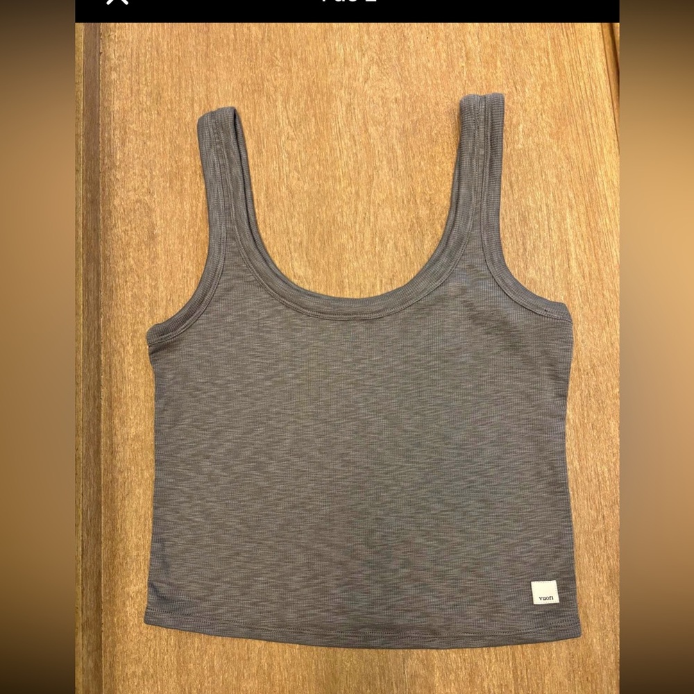 Vuori Grey Scoop Neck Tank TopSize M great conditions